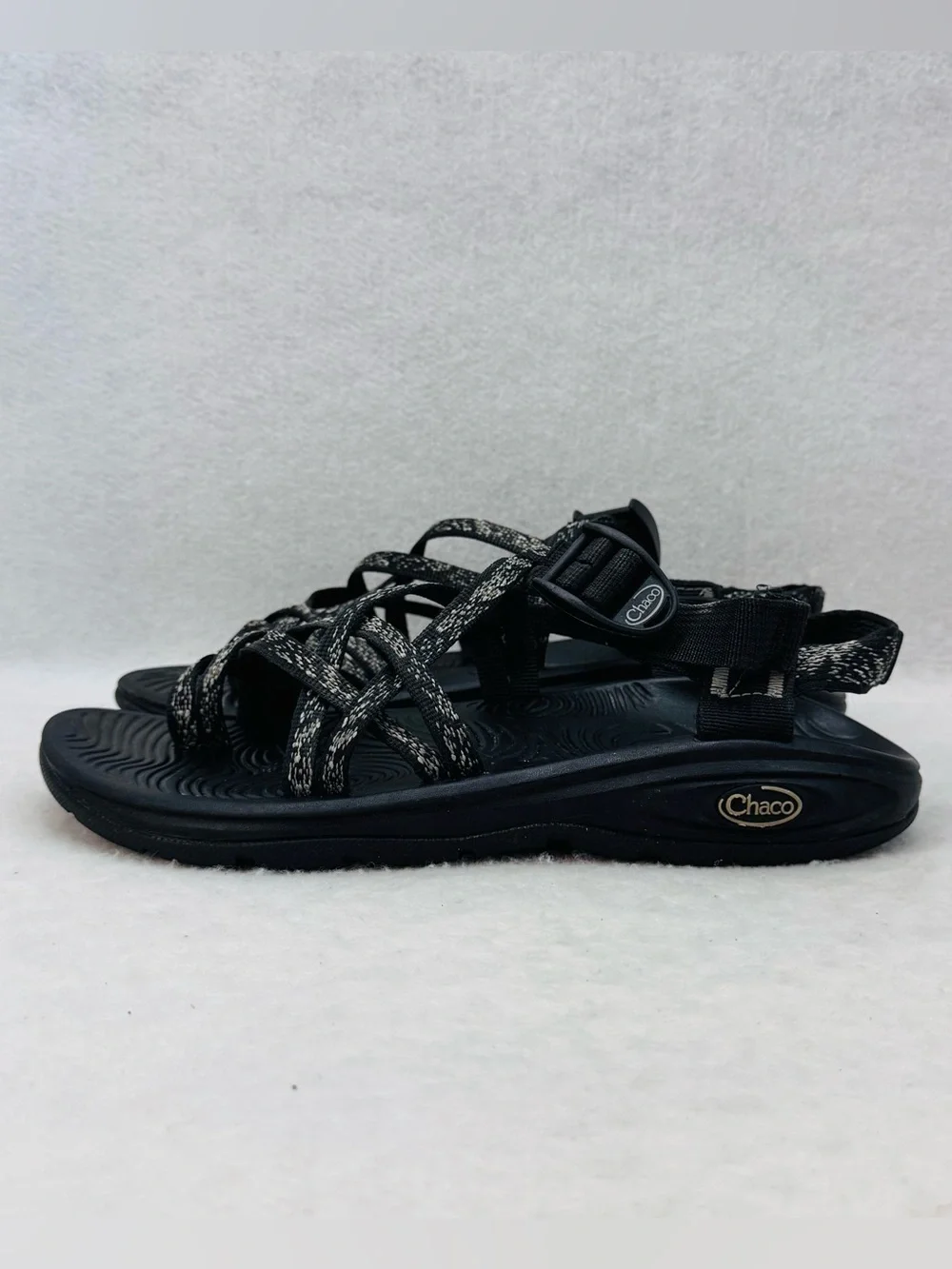 EUC Chaco Women's Z/Volv X2 Sandals Black & Grey size 8 Strappy Arch Support